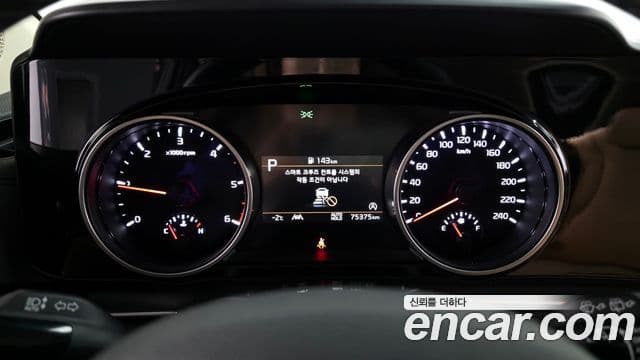 Kia Carnival 2023 — Фото 8/20