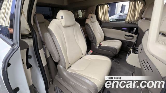 Kia Carnival 2021 — фото 11 из 20