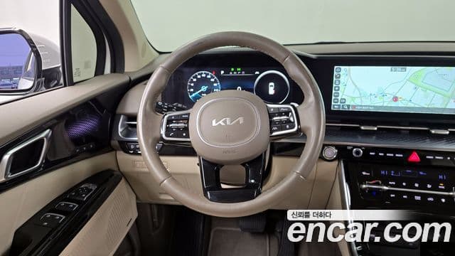Kia Carnival 2021 — фото 12 из 20
