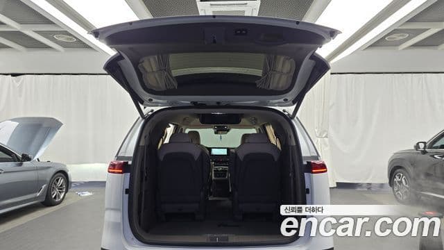 Kia Carnival 2021 — фото 19 из 20