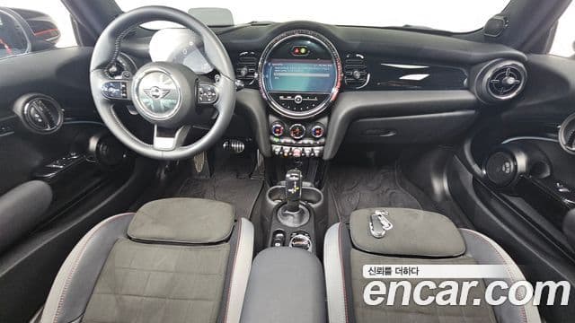 Mini Cooper S 2022 — фото 7 из 20
