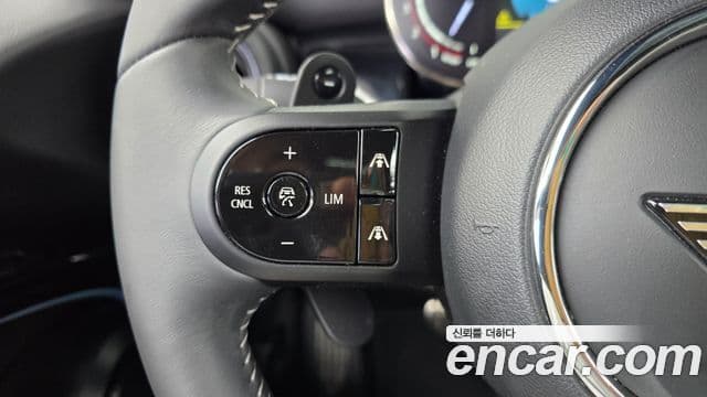 Mini Cooper S 2022 — Фото 19/20
