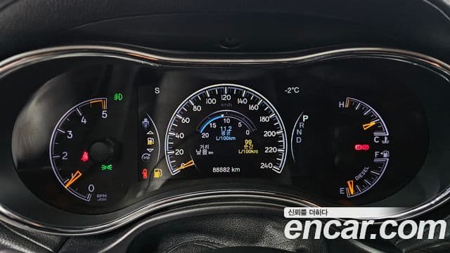 Jeep Grand Cherokee 2018 — ფოტო 8/20