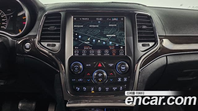 Jeep Grand Cherokee 2018 — ფოტო 14/20