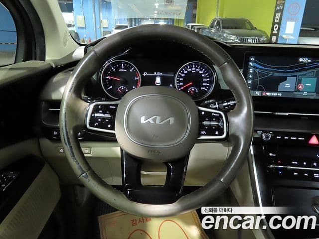 Kia Carnival 2021 — ფოტო 10/20