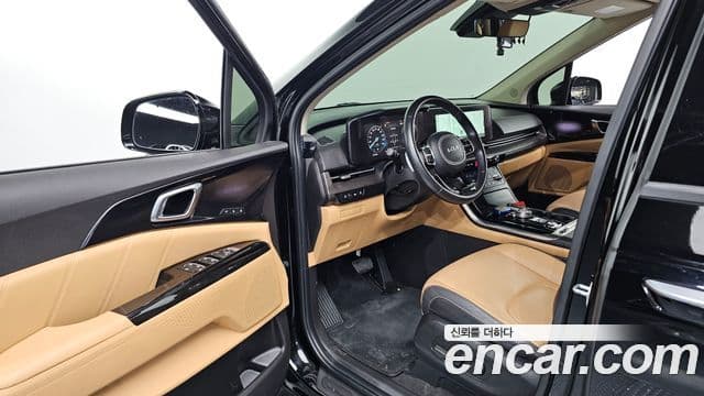 Kia Carnival 2022 — фото 10 из 20