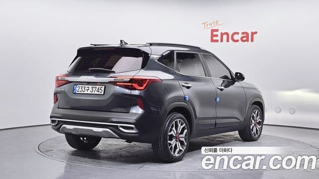 Kia Seltos 2022 — фото 2 из 20