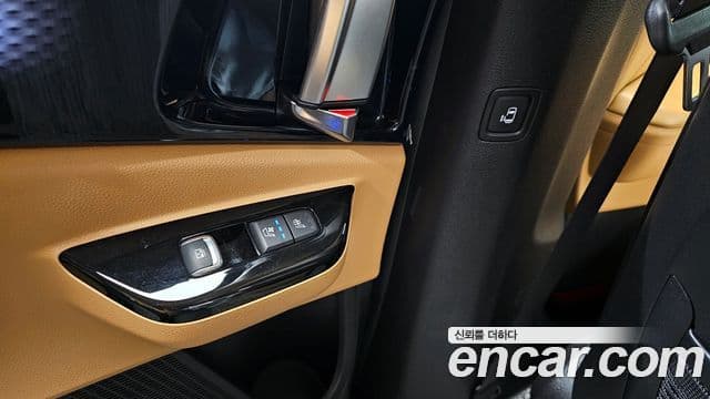Kia Carnival 2023 — ფოტო 19/20