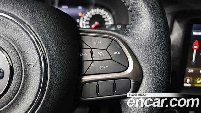 Jeep Renegade 2021 — Фото 19/20