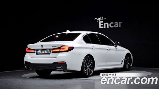 BMW 5 Series 2023 — ფოტო 2/20