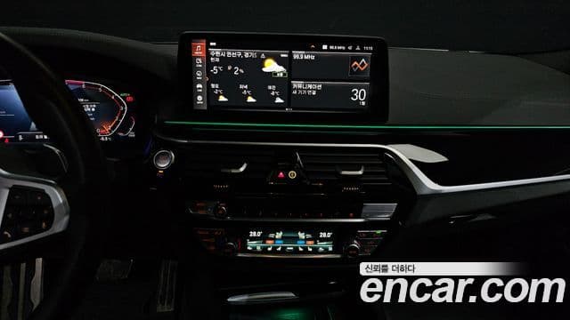 BMW 5 Series 2023 — фото 14 из 20