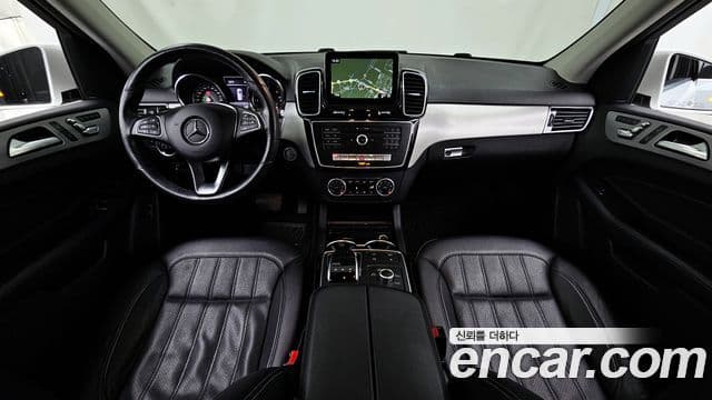 Mercedes-Benz GLE-Class 2018 — Photo 11/20