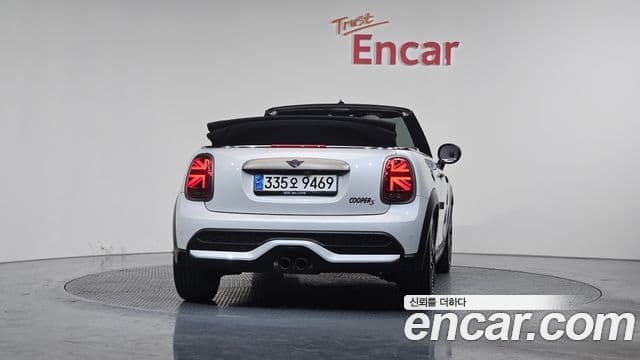 Mini Cooper S Convertible 2023 — ფოტო 4/20