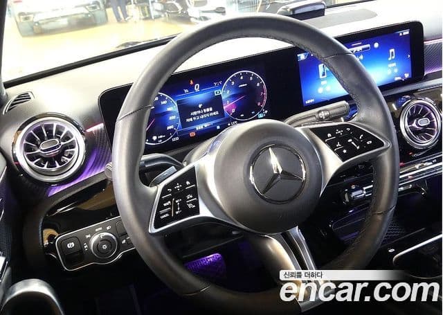 Mercedes-Benz A-Class 2024 — фото 12 из 20