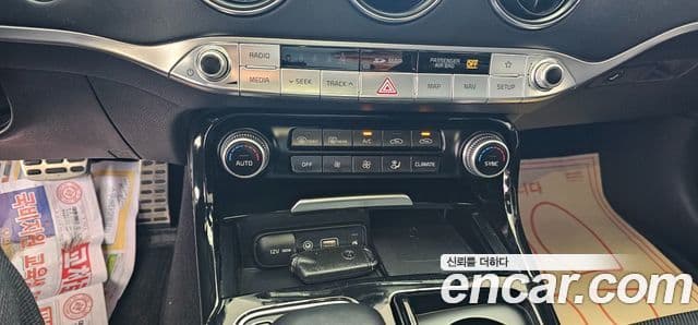 Kia Stinger 2018 — Фото 17/20