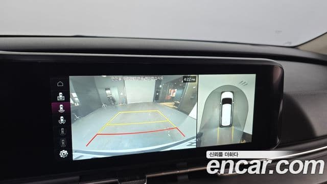 Kia Carnival 2023 — ფოტო 15/20