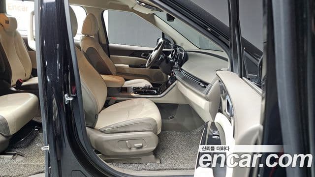 Kia Carnival 2021 — ფოტო 11/20