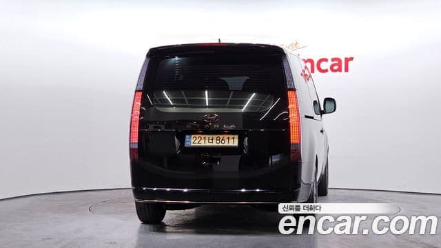 Hyundai Staria 2023 — ფოტო 4/20