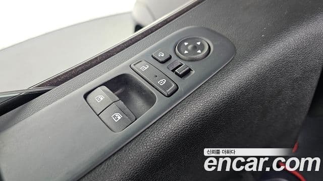 Hyundai Staria 2023 — ფოტო 18/20
