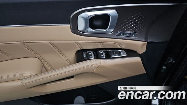 Kia Sorento 2023 — ფოტო 17/20