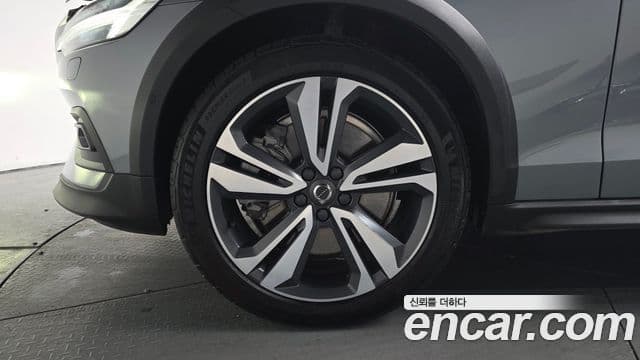 Volvo V60 Cross Country 2021 — Şəkil 17/20