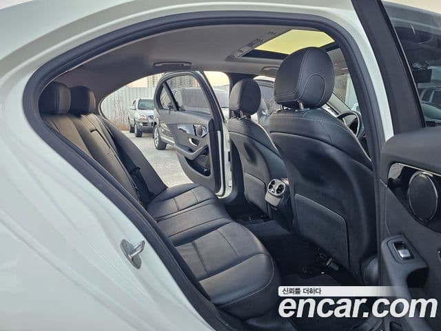 Mercedes-Benz C-Class 2020 — Photo 12/20