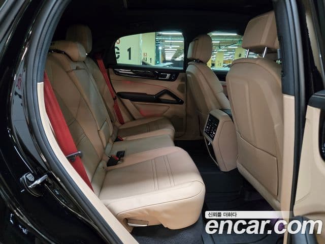 Porsche Cayenne 2021 — Photo 3/20