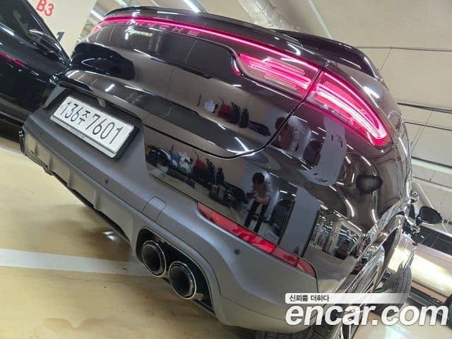 Porsche Cayenne 2021 — Photo 6/20