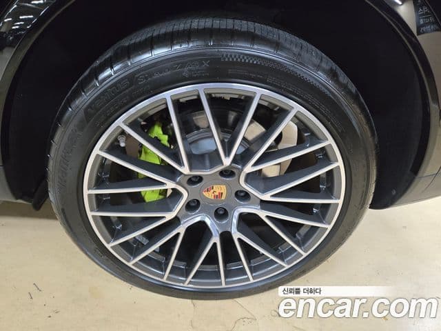 Porsche Cayenne 2021 — Photo 13/20