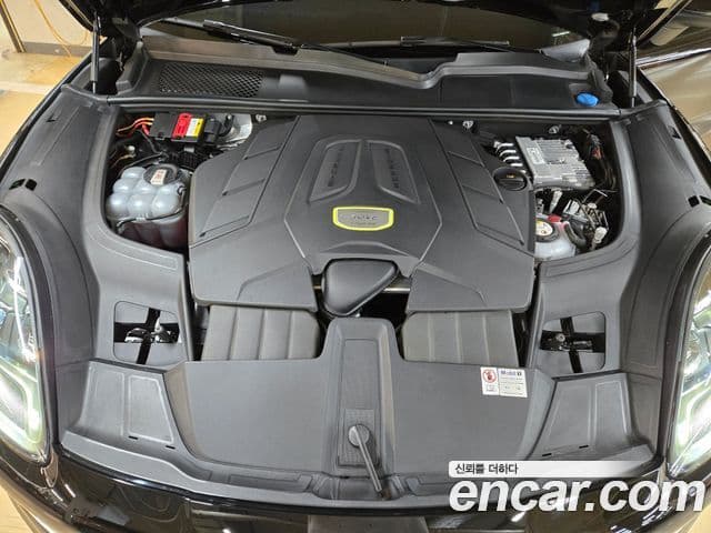 Porsche Cayenne 2021 — Photo 19/20
