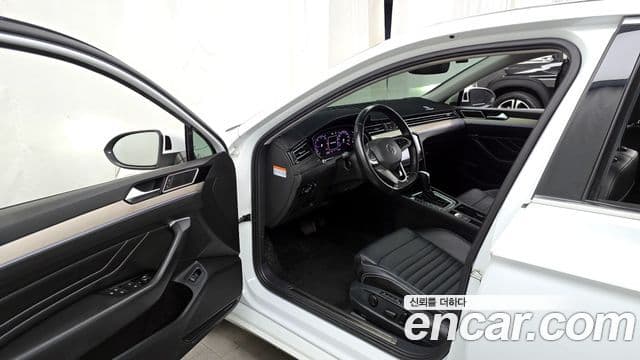Volkswagen Passat GT 2021 — Şəkil 10/20