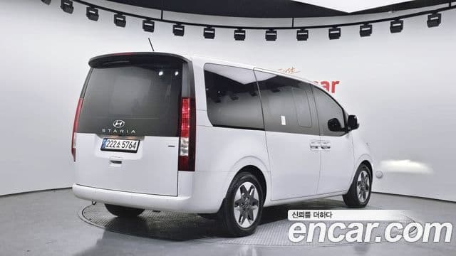Hyundai Staria 2023 — ფოტო 2/20