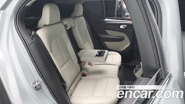 Volvo XC40 2024 — фото 13 из 20