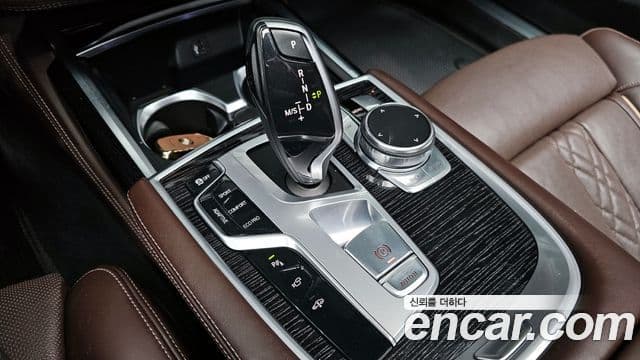 BMW 7 Series 2019 — Photo 12/20