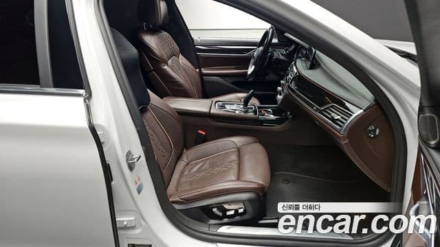 BMW 7 Series 2019 — Photo 18/20