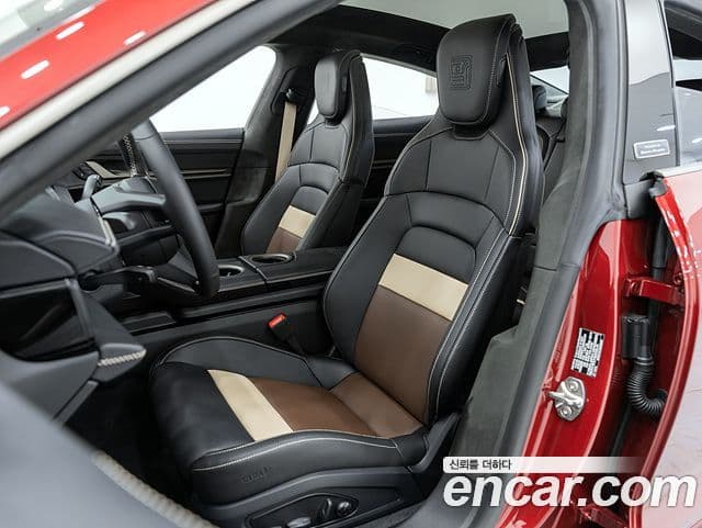 Porsche Taycan 2025 — Şəkil 10/20
