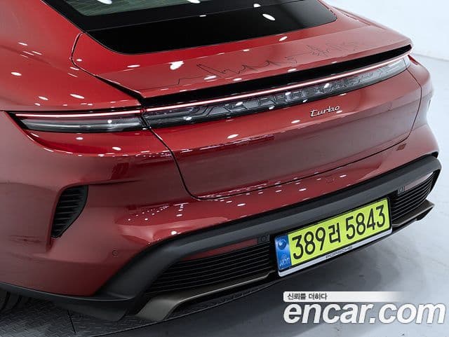 Porsche Taycan 2025 — Şəkil 17/20