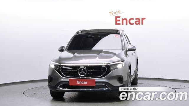 Mercedes-Benz EQB 2023 — ფოტო 19/20