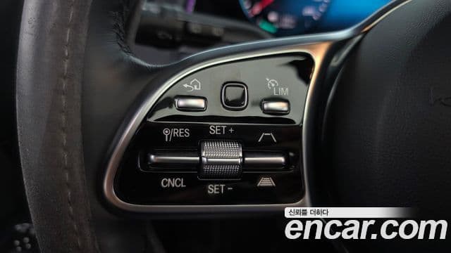 Mercedes-Benz EQB 2023 — ფოტო 13/20