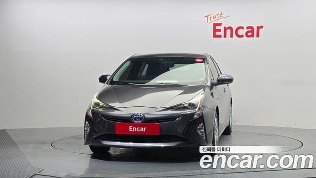 Toyota Prius 2018 — Şəkil 12/20