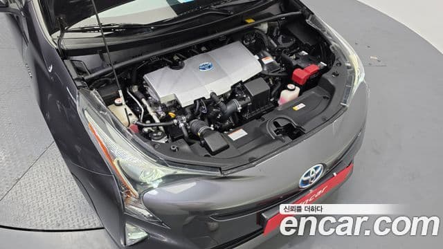 Toyota Prius 2018 — Şəkil 17/20