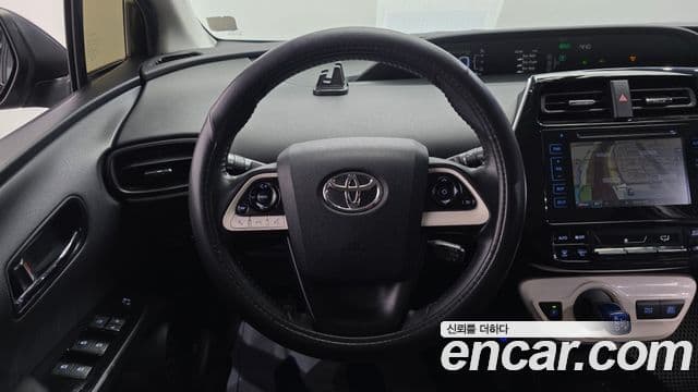 Toyota Prius 2018 — Şəkil 14/20