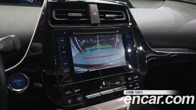 Toyota Prius 2018 — Şəkil 8/20