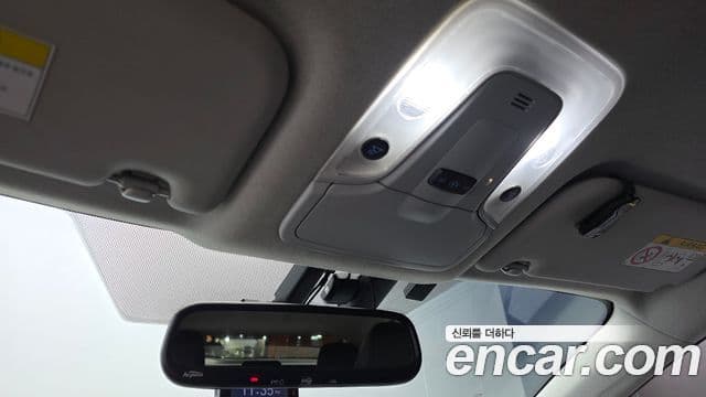 Toyota Prius 2018 — Şəkil 13/20
