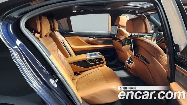 BMW 7 Series 2018 — ფოტო 11/19