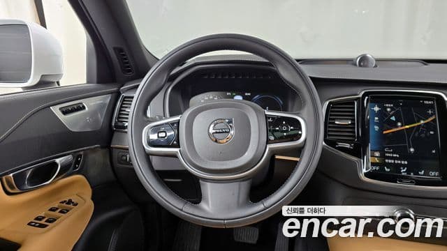 Volvo XC90 2022 — ფოტო 13/20