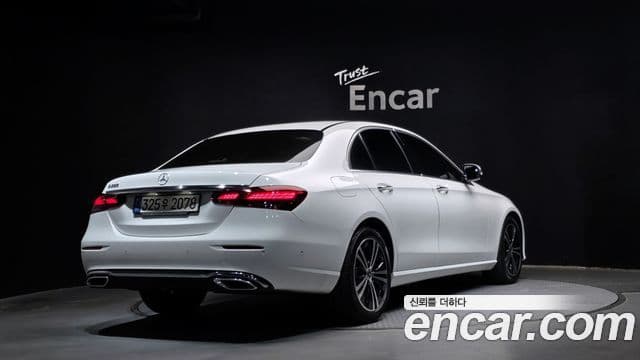 Mercedes-Benz E-Class 2021 — ფოტო 2/20