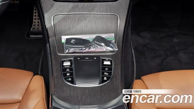 Mercedes-Benz GLC-Class 2023 — ფოტო 18/20