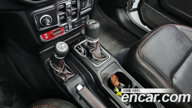Jeep Wrangler 2022 — Şəkil 9/20