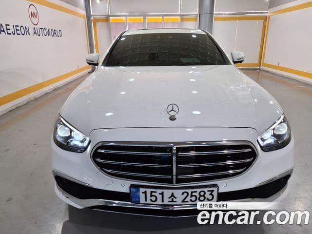 Mercedes-Benz E-Class 2023 — ფოტო 10/20